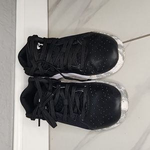 Under armour boys tennis shoes